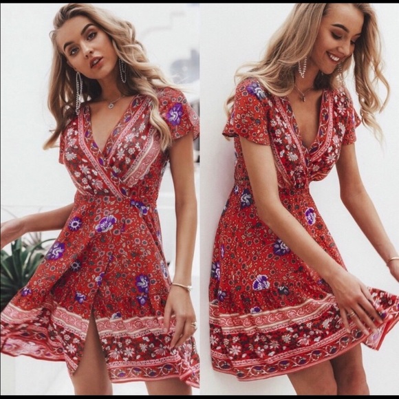 Dresses & Skirts - HOST PICK🌻🌻🌻 Red Floral Mini Dress